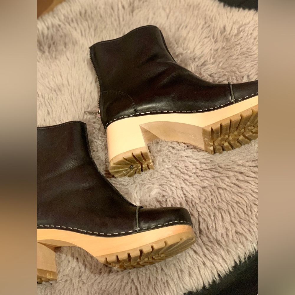 black leather booties for woman. Size 39